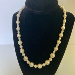 Elegant Faux Pearl Necklace